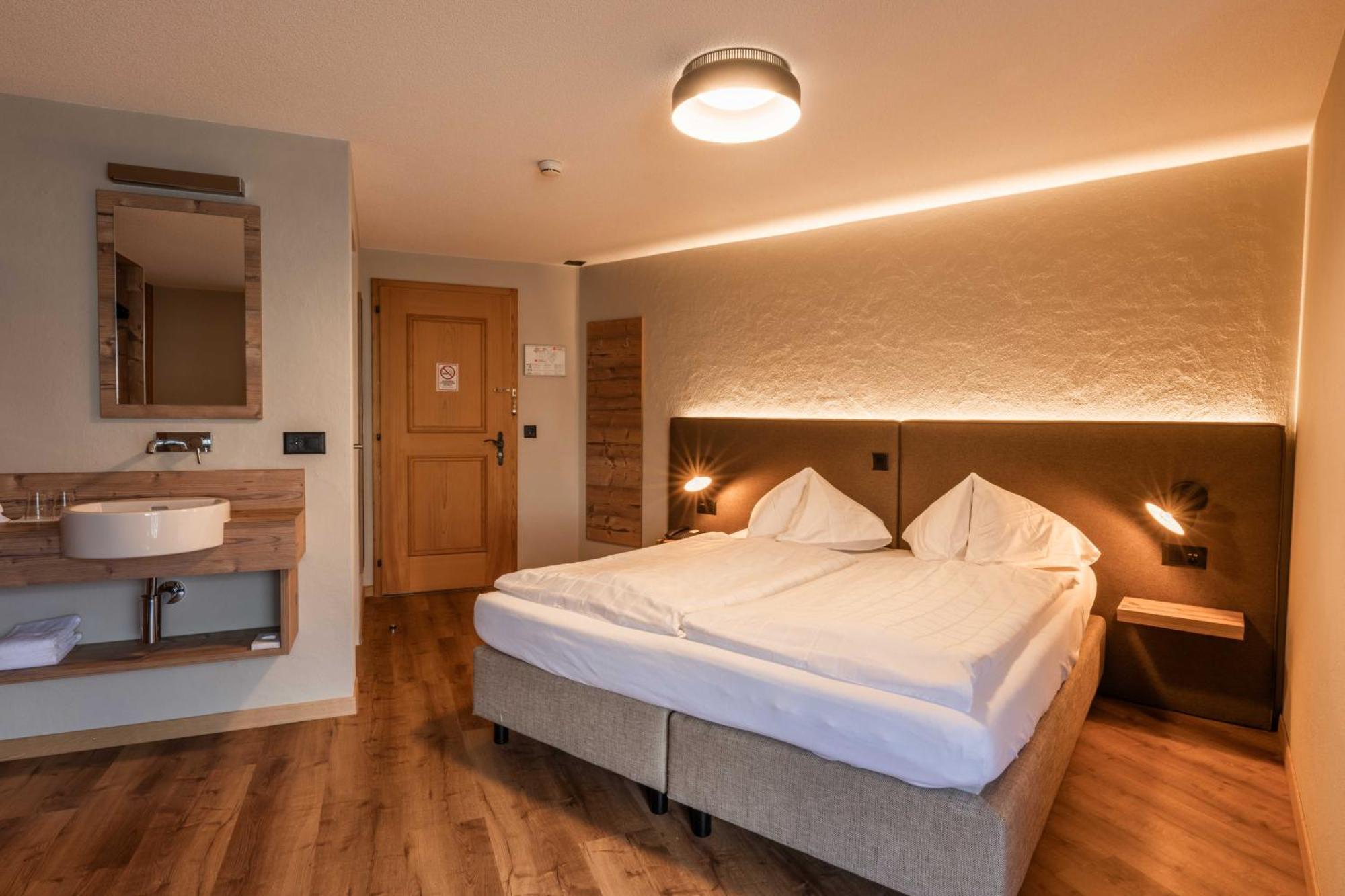 Standard Double Room Lake View