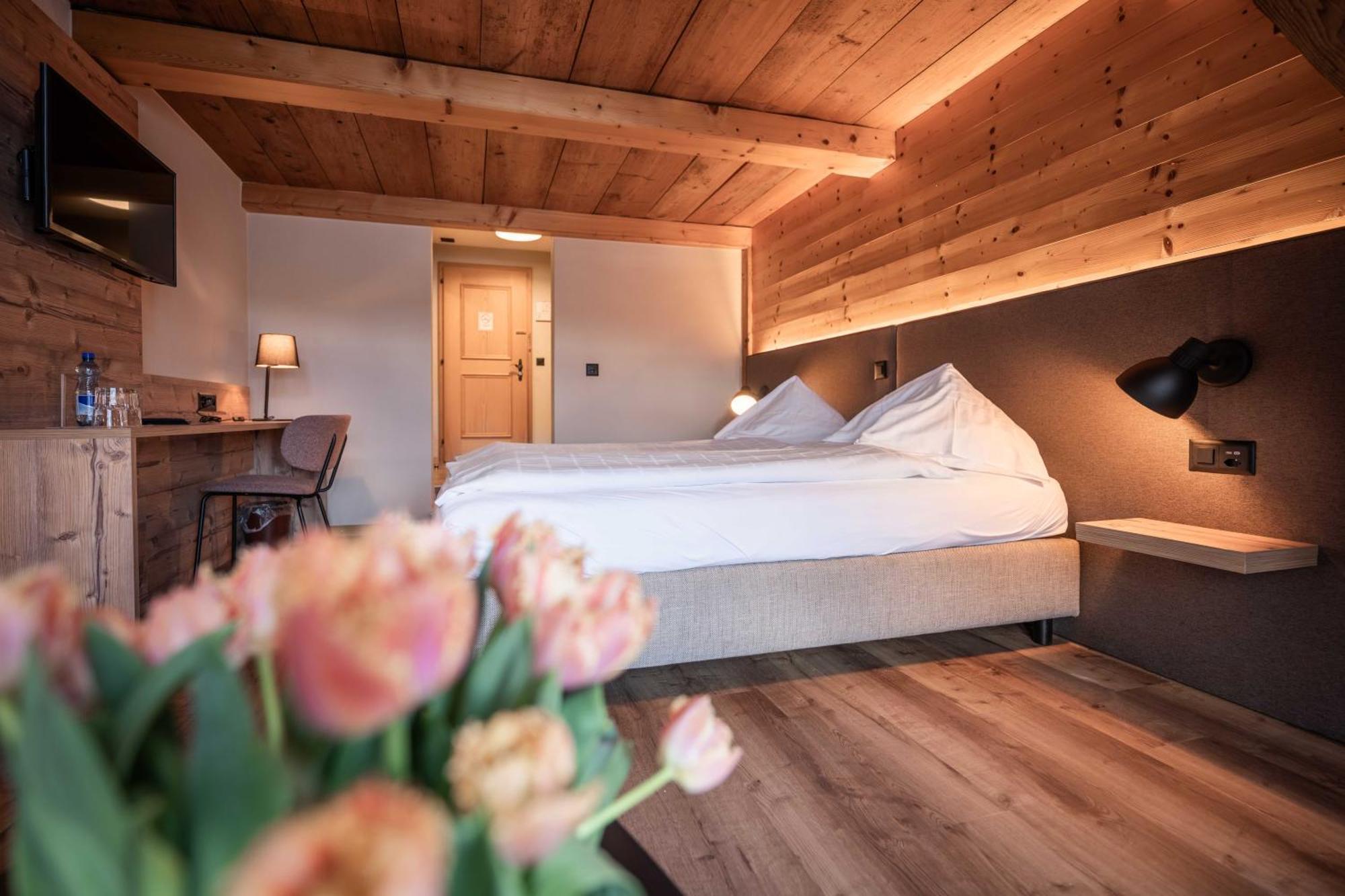 Deluxe Double Room Lake View