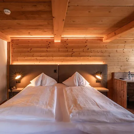 Hotel Chalet Du Lac-2